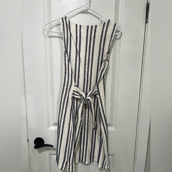 Loft Dress - Picture 2 of 3